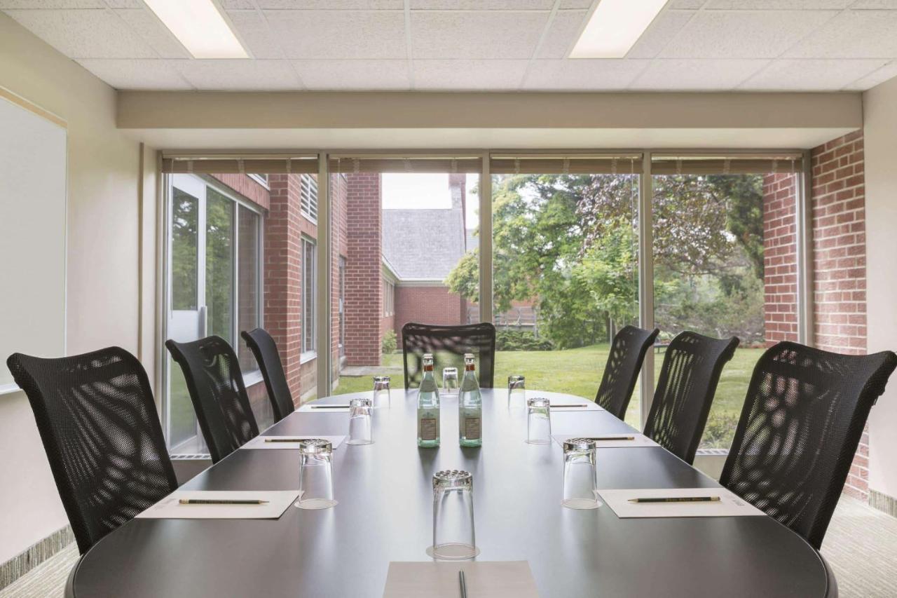 Ivey Spencer Leadership Centre 3*