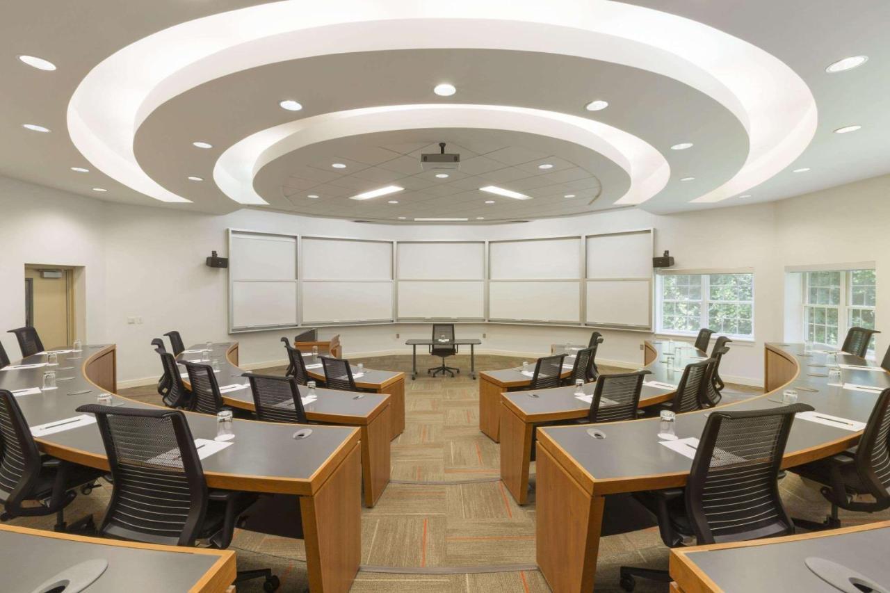 Ivey Spencer Leadership Centre Hotel 3*