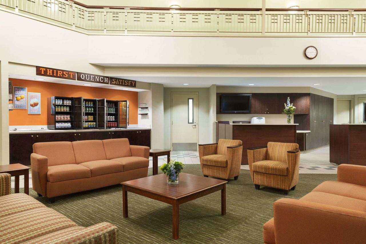 Ivey Spencer Leadership Centre 3*